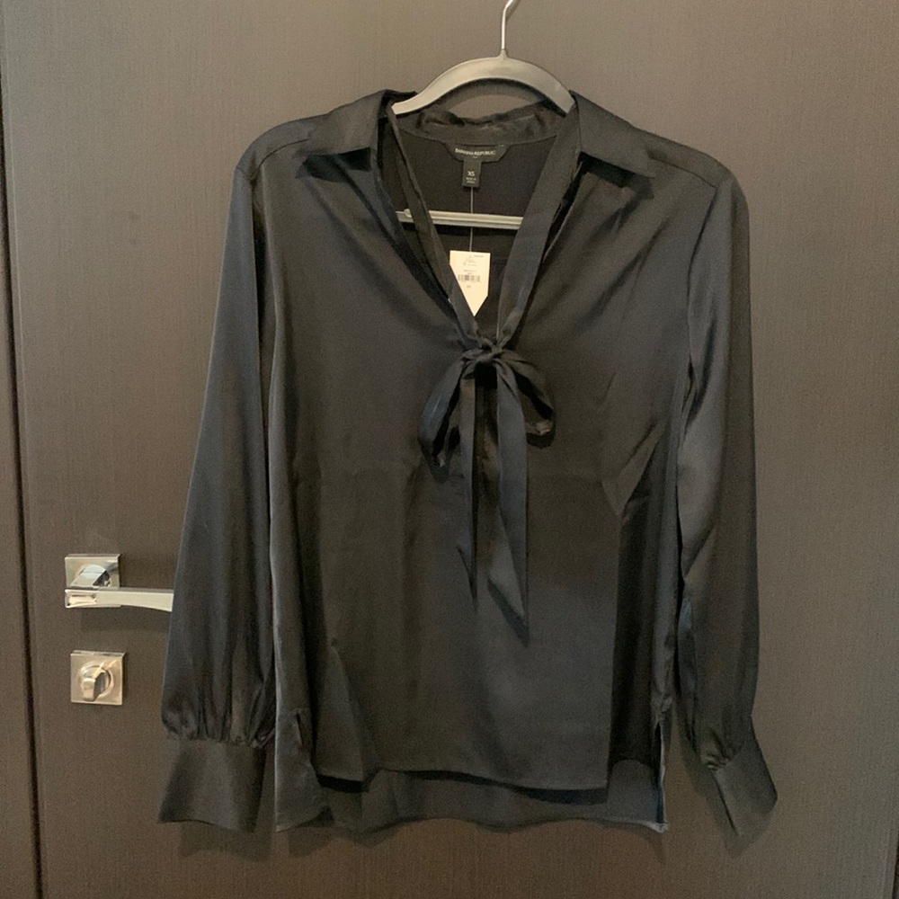 Banana republic black satin bow neck long sleeve blouse